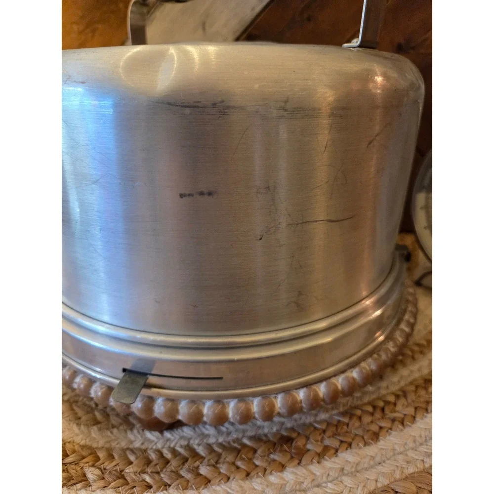 Vintage Mirro Aluminum Cake Carrier Locking Saver Model 2002 KM Made in USA